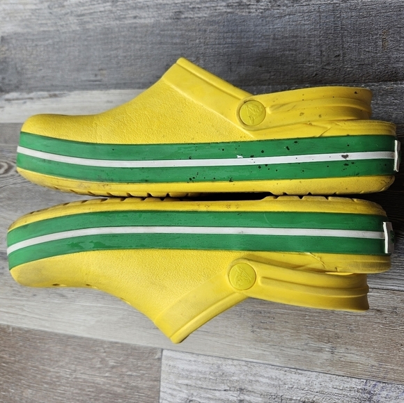 Crocs Classic Clogs Yellow + Green U of O Ducks colors M4 or W6 or J4 - Picture 8 of 10